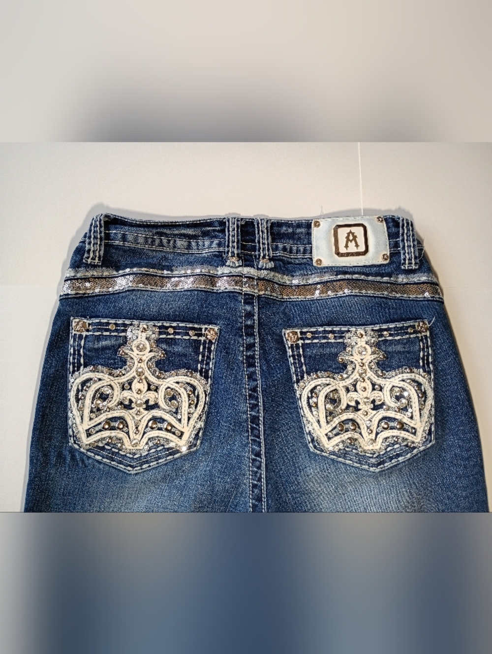 Answer Me Embellished Women's Jeans With Crown Back Pocket